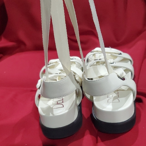 Delta Blayke White Sandals with Crisscross Straps and Dark Sole - Picture 4 of 11